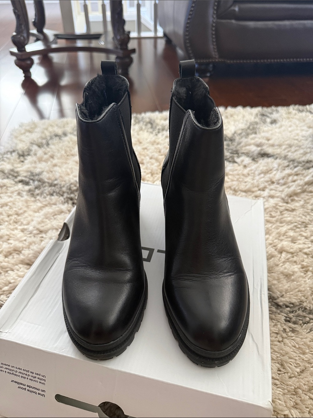 Aldo Black Leather Chelsea Booties with Pull Tabs like new